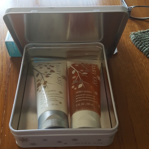 Mary Kay Other - Mary Kay Winter Wishes Shimmeriffic Collection